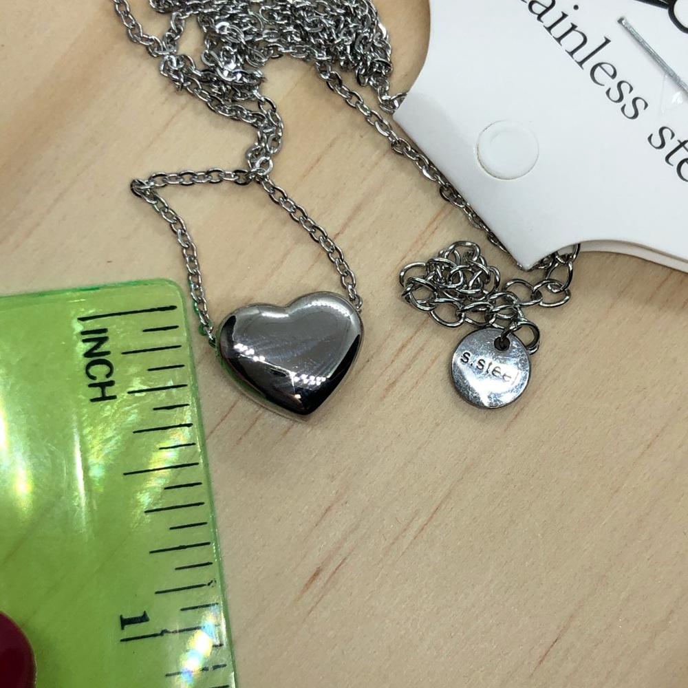 🌟 Stainless Steel Heart Necklace - Picture 4 of 4